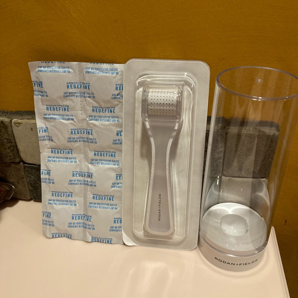 New Rodan + Fields AMP MD Roller, Display Case & 8 Purification Tablets